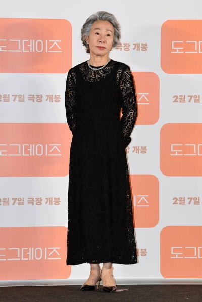 [TEN포토]윤여정 '우아하게'