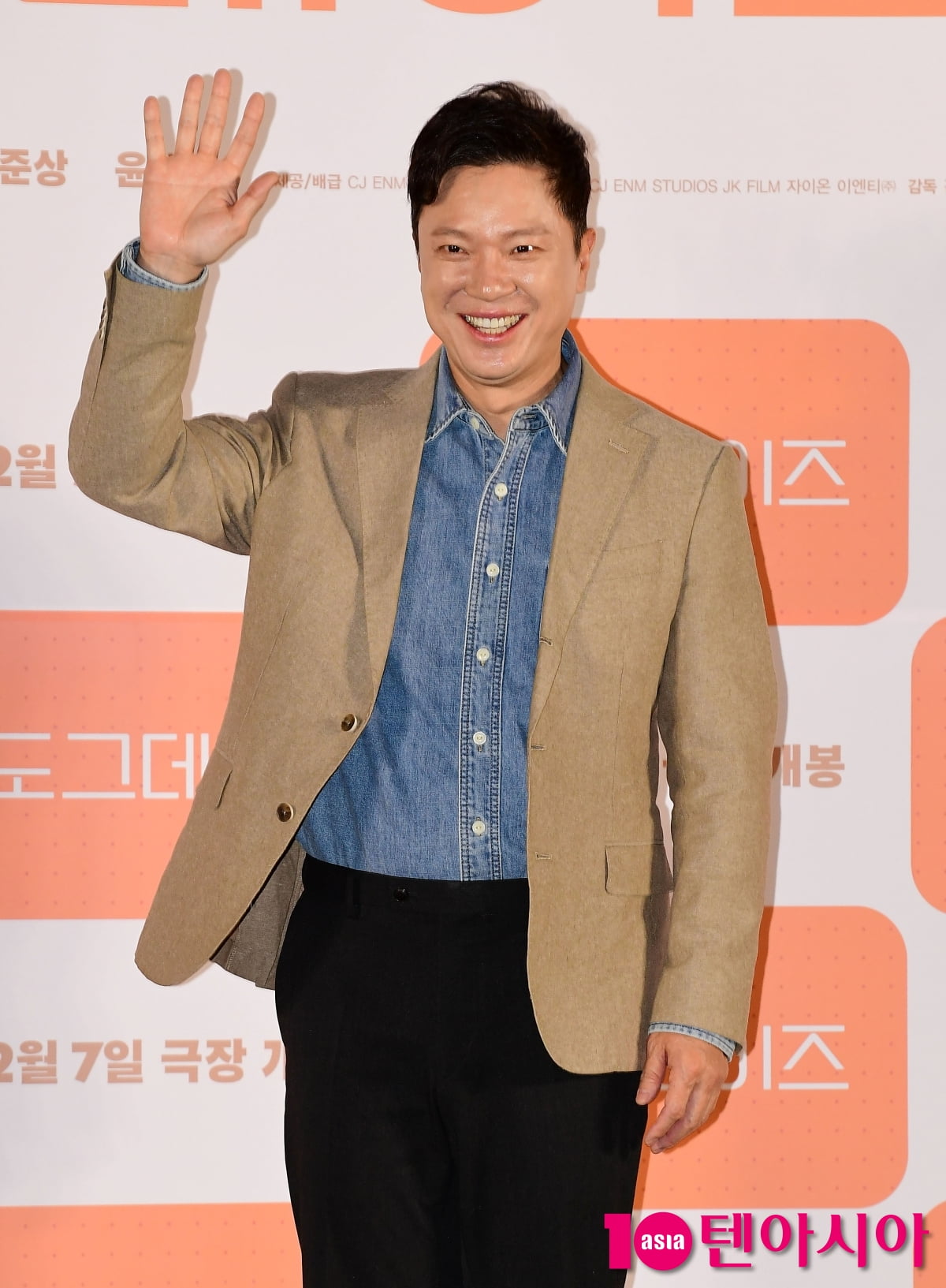[TEN포토]정성화 '호탕한 인사'