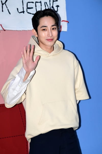 Lee Soo-hyuk, vampire handsome...clear facial features