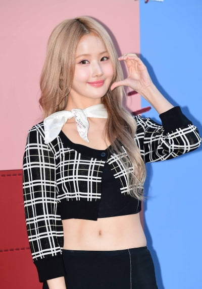 [TEN포토]키스오브라이프 벨 '시원한 복근 드러내고'