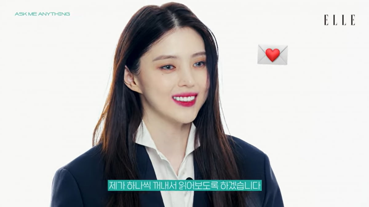 [종합] "자의식 과잉인가"…한소희, 외모 망언→셀프 굿즈 고민('엘르')