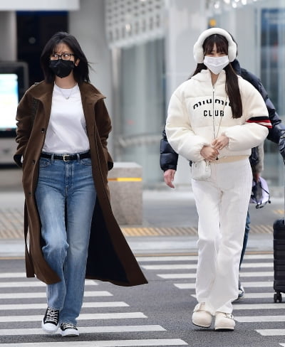 [TEN포토]아이브 안유진-장원영 '횡단보도가 런웨이'