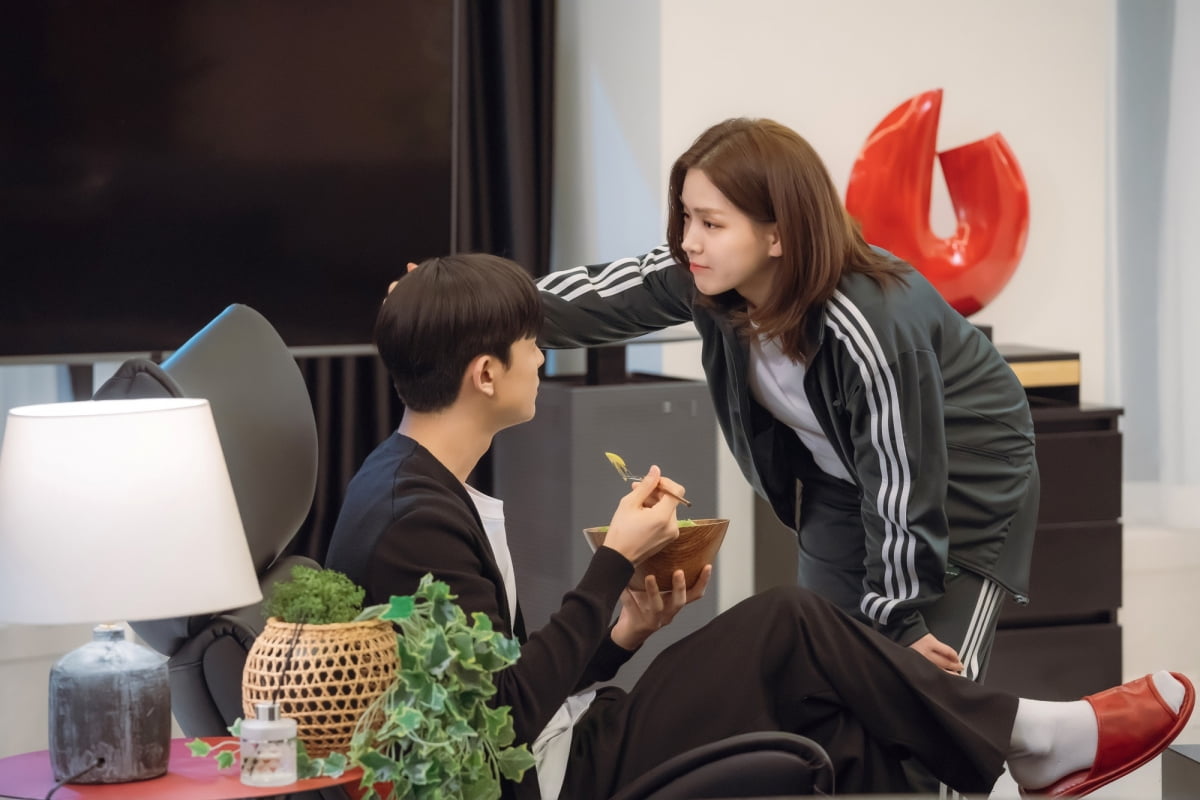 김지은♥로몬, 선후배에서 동거남녀로('브랜딩인성수동')