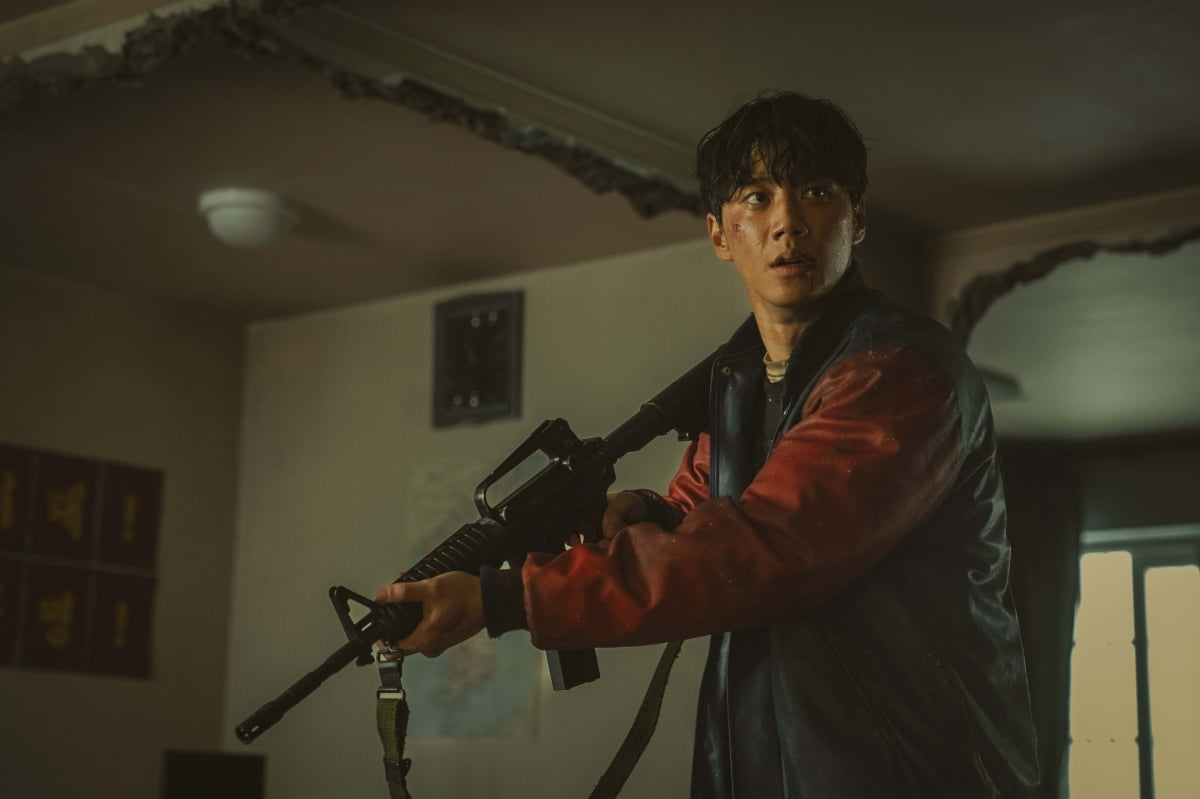 이준영, '마동석 파트너' 입증…자유자재 활·총 '액션 쾌감'('황야')
