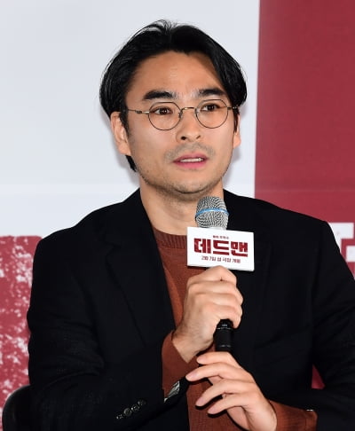 [TEN포토]하준원 감독 '데뷔작 코로나로 후반작업 열심히 했다'