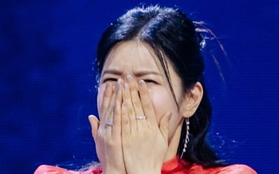 LYN, sobbing again