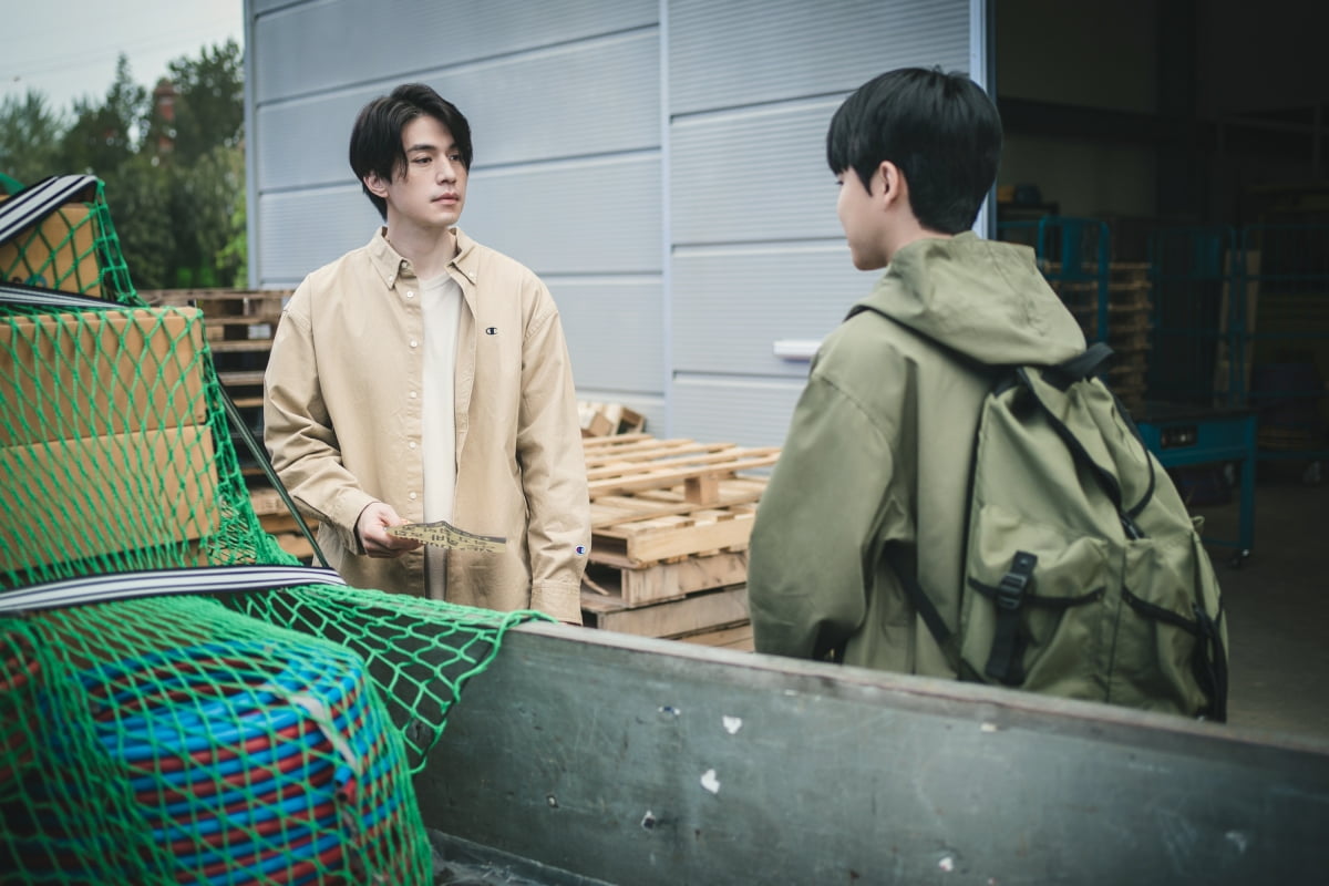 '킬러들의 쇼핑몰' 스틸컷. /사진 제공=디즈니 +