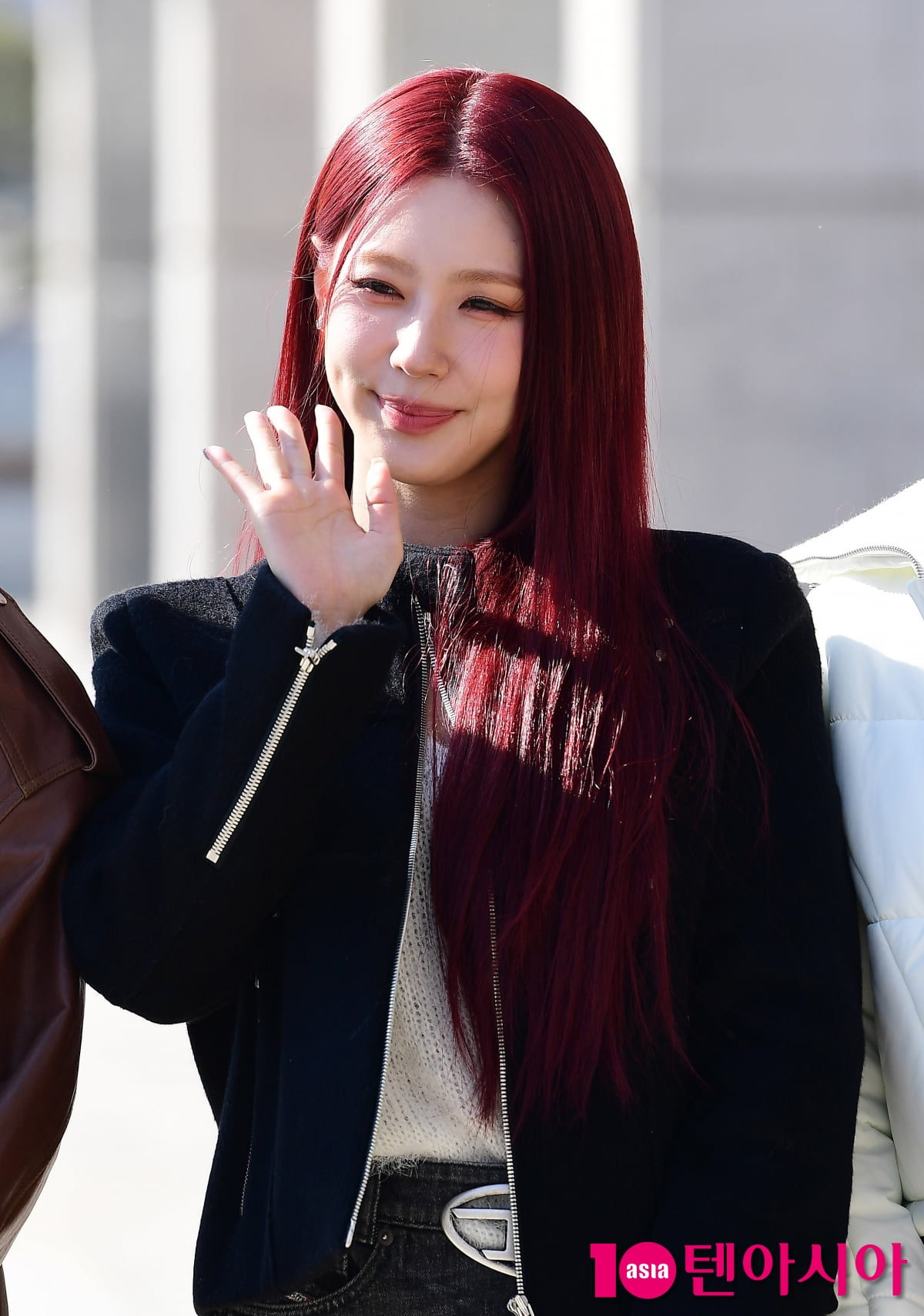 [TEN포토]여자아이들 미연 '손 흔드는 인형'
