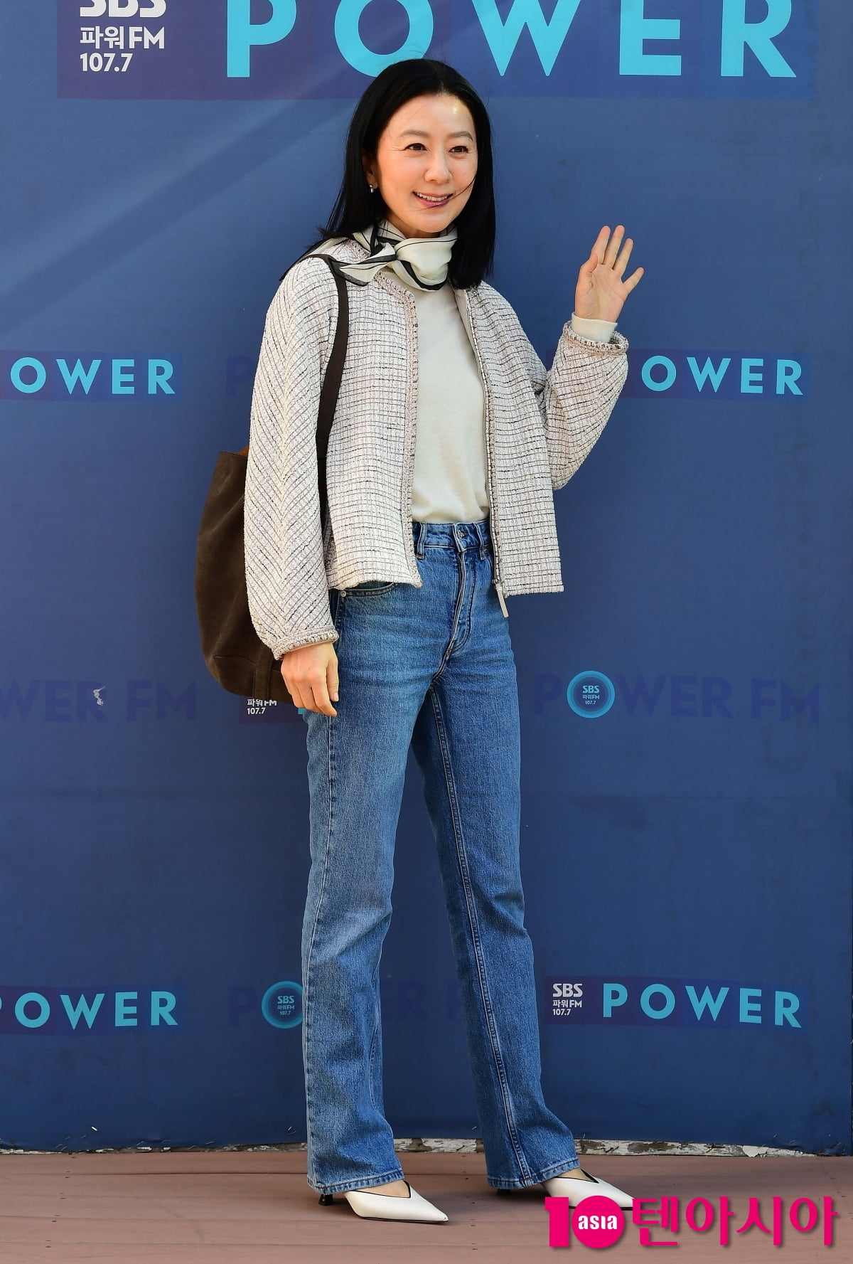 [TEN포토]김희애 '청바지가 잘 어울리는 여배우'