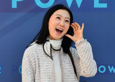 [TEN포토]김희애 '텐션 높은 하트'