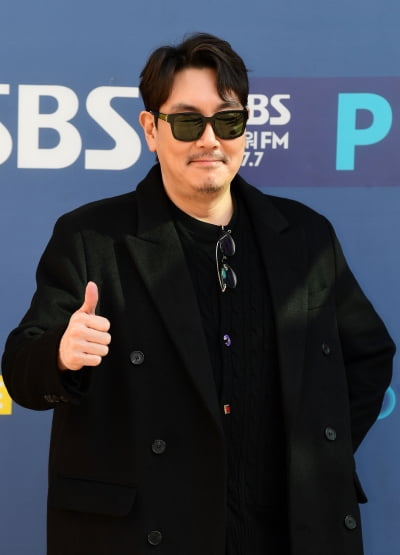 [TEN포토]조진웅 '포즈는 멋스럽게'