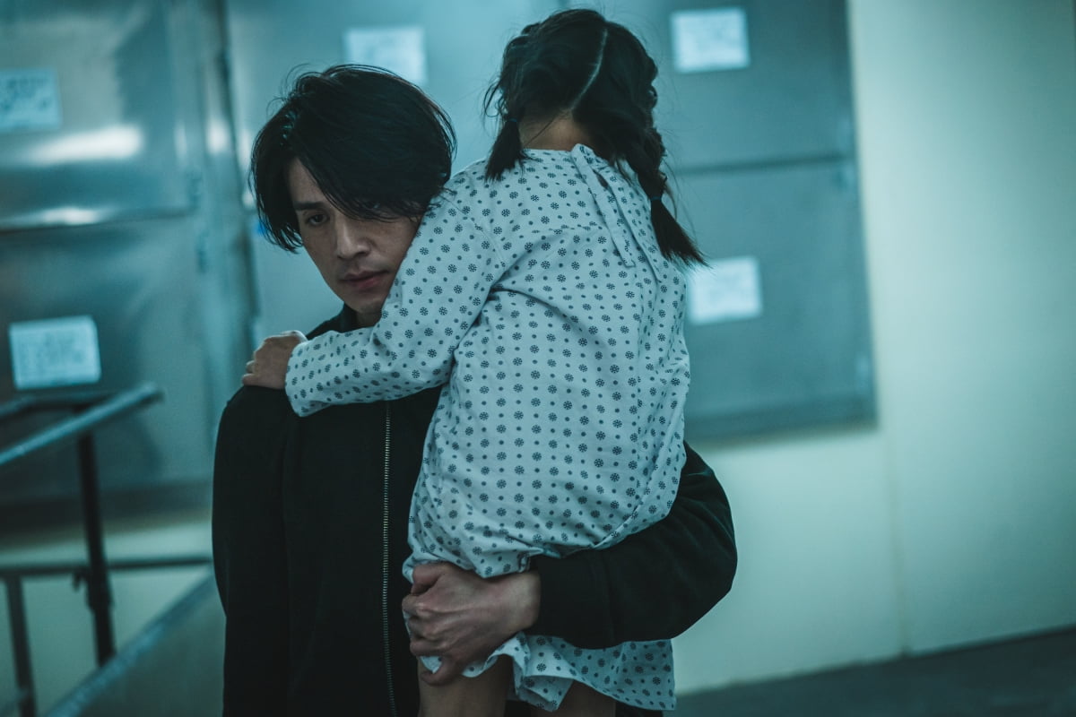 '킬러들의 쇼핑몰' 스틸컷. /사진 제공=디즈니 +