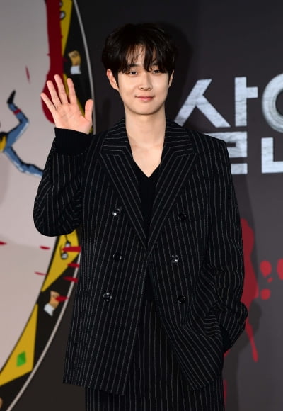 최우식, 꽃 한송이 밀크남...역시 매력남[TEN포토+]