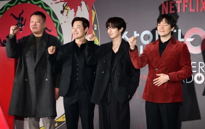 [TEN포토]이창희 감독-최우식-손석구-이희준 '살인자ㅇ난감 힘찬 파이팅!'