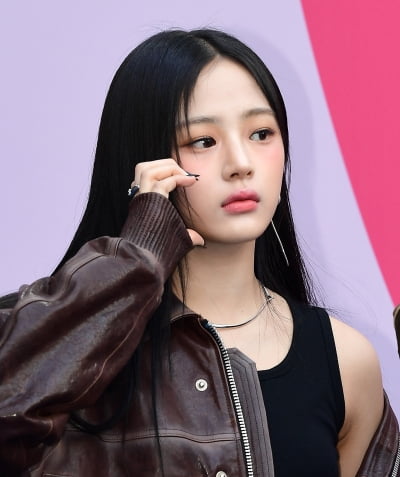 [TEN포토]뉴진스 민지 '청순한 하트'