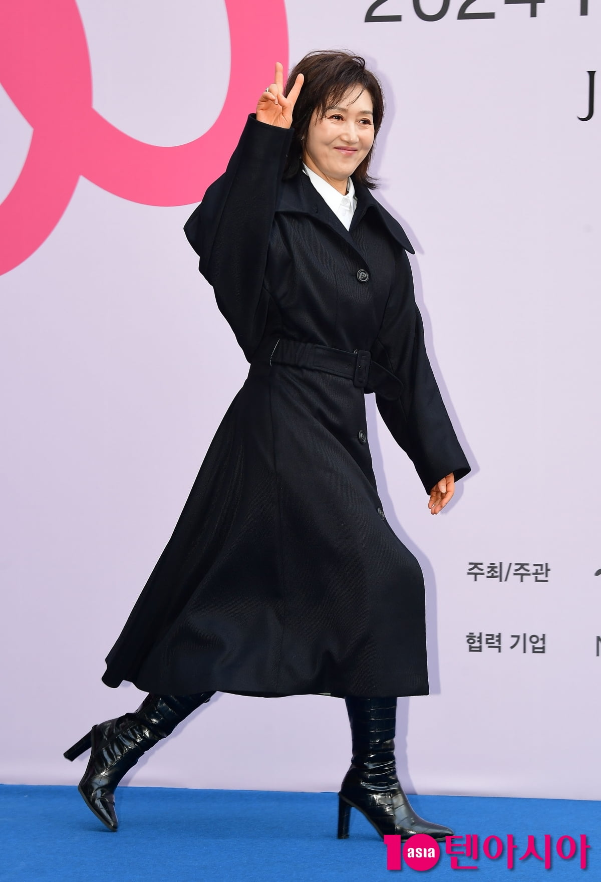 [TEN포토]정경순 '강지원 시어머니의 브이'