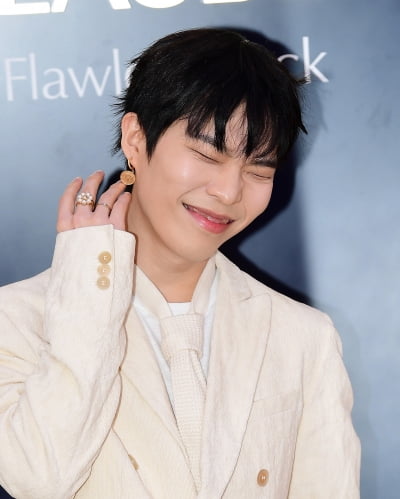[TEN포토]이찬혁 '귀걸이가 포인트'