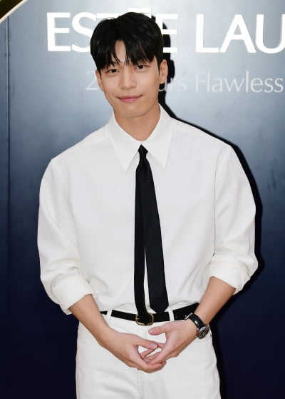 [TEN포토]위하준 '훈훈한 비주얼'