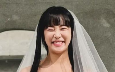 [종합] '131만 유튜버' 랄랄, 비혼이라더니 임신+결혼 발표…박나래→덱스도 축하