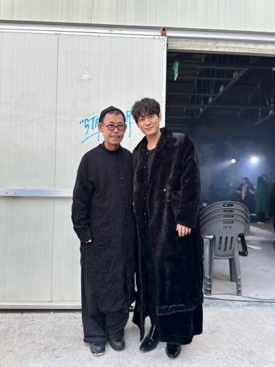 서준영, 박종철 디자이너와 한 컷…2024 SFW 포착