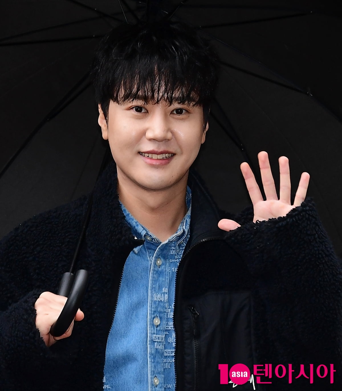 [TEN포토]라포엠 최성훈 '훈훈한 인사'