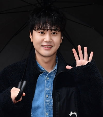 [TEN포토]라포엠 최성훈 '훈훈한 인사'