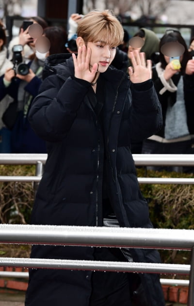 [TEN포토]제로베이스원 장하오 '출근길도 화보네'