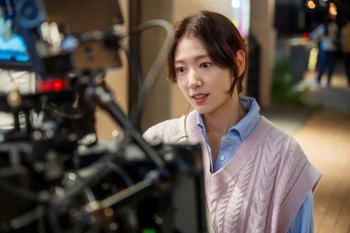 박신혜, 출산 후 3년 만에 복귀에도 '교복핏 찰떡'…♥박형식과도 달달('닥터슬럼프')