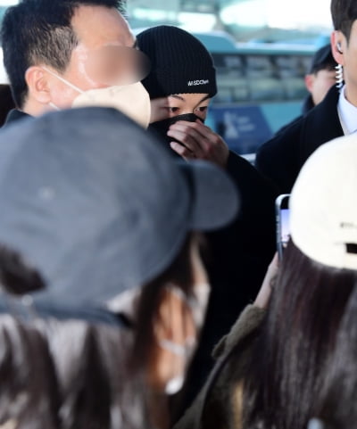 [TEN포토]허광한(許光漢) '발디딜틈도 없는 출국길'