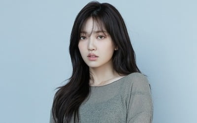 Kim Ji-in makes her screen debut with 'Strange Train'