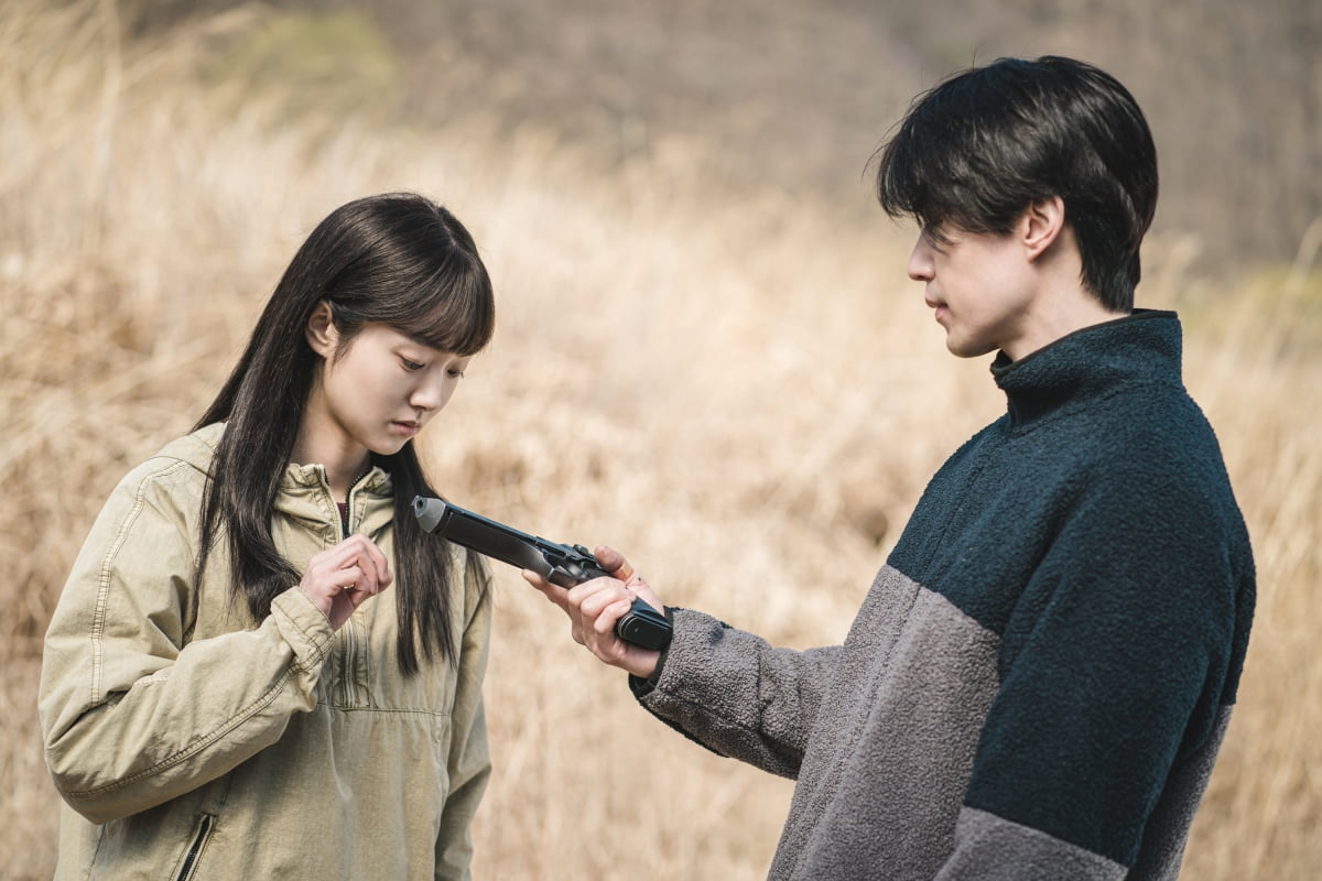 '킬러들의 쇼핑몰' 스틸컷. /사진 제공=디즈니 +