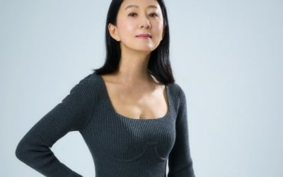 김희애, 40년간 톱스타 자리 지킬 수 있었던 이유…"그저 멈추지 않았을 뿐"[TEN인터뷰]