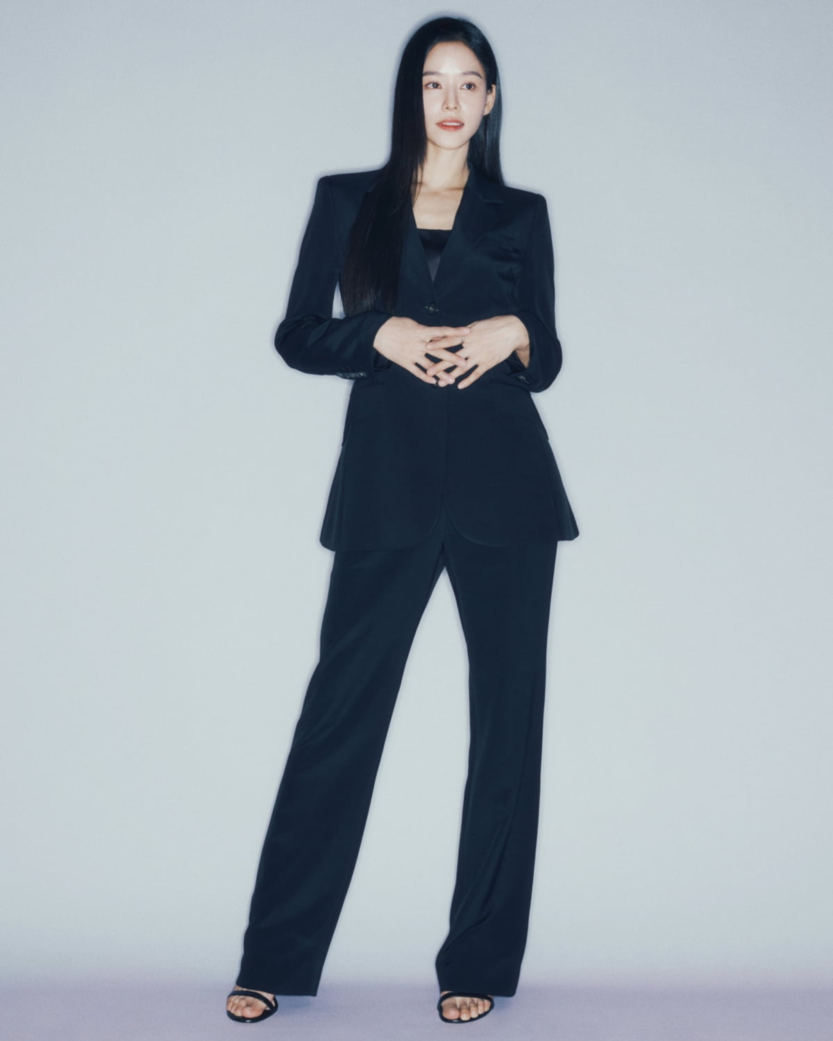 안지혜, 마동석도 때려잡을 액션이더니 청순+도도 비주얼 '반전'[화보]