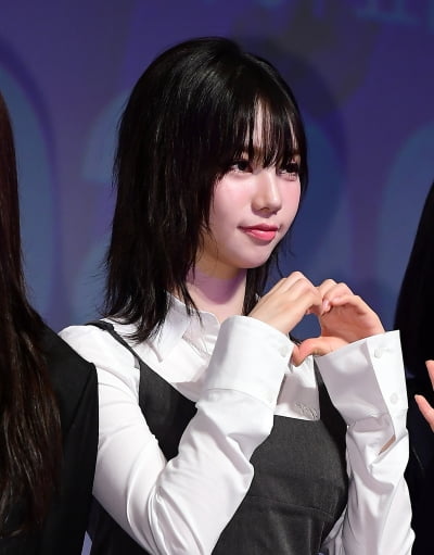 [TEN포토]에스파 카리나 '어느쪽으로 봐도 이쁨'