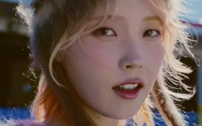“She became Mr. Hole” IU joins hands with lookalike Tweety Bird