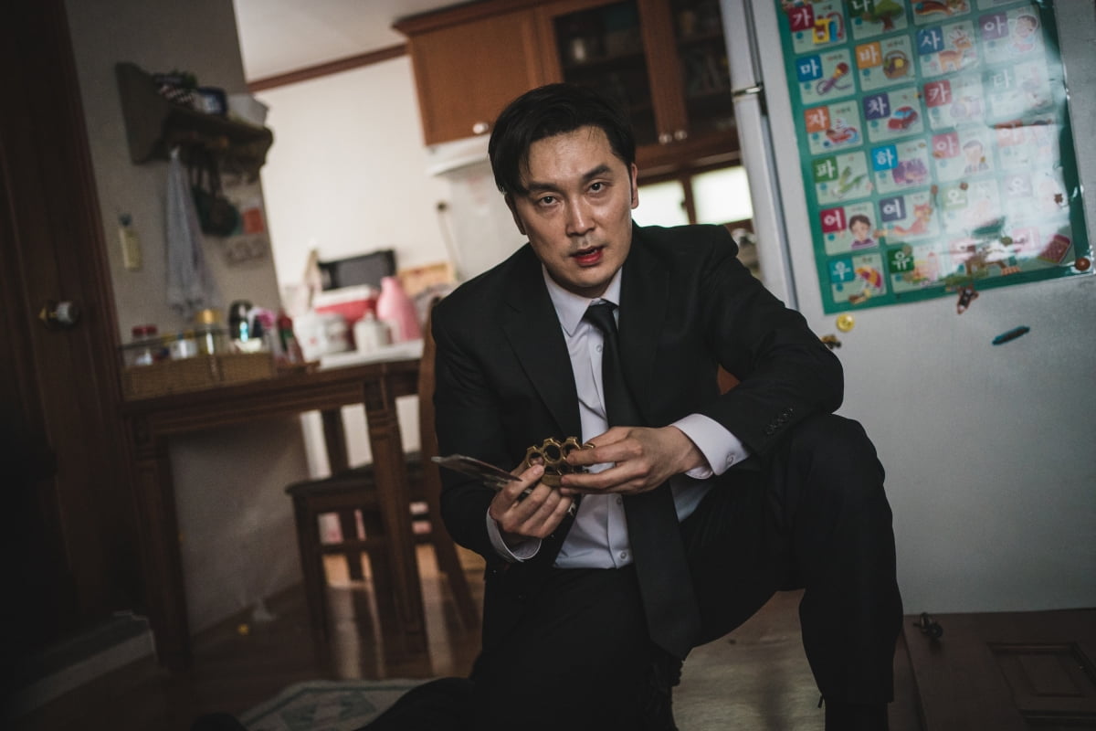 디즈니+ '킬러들의 쇼핑몰' 스틸컷.