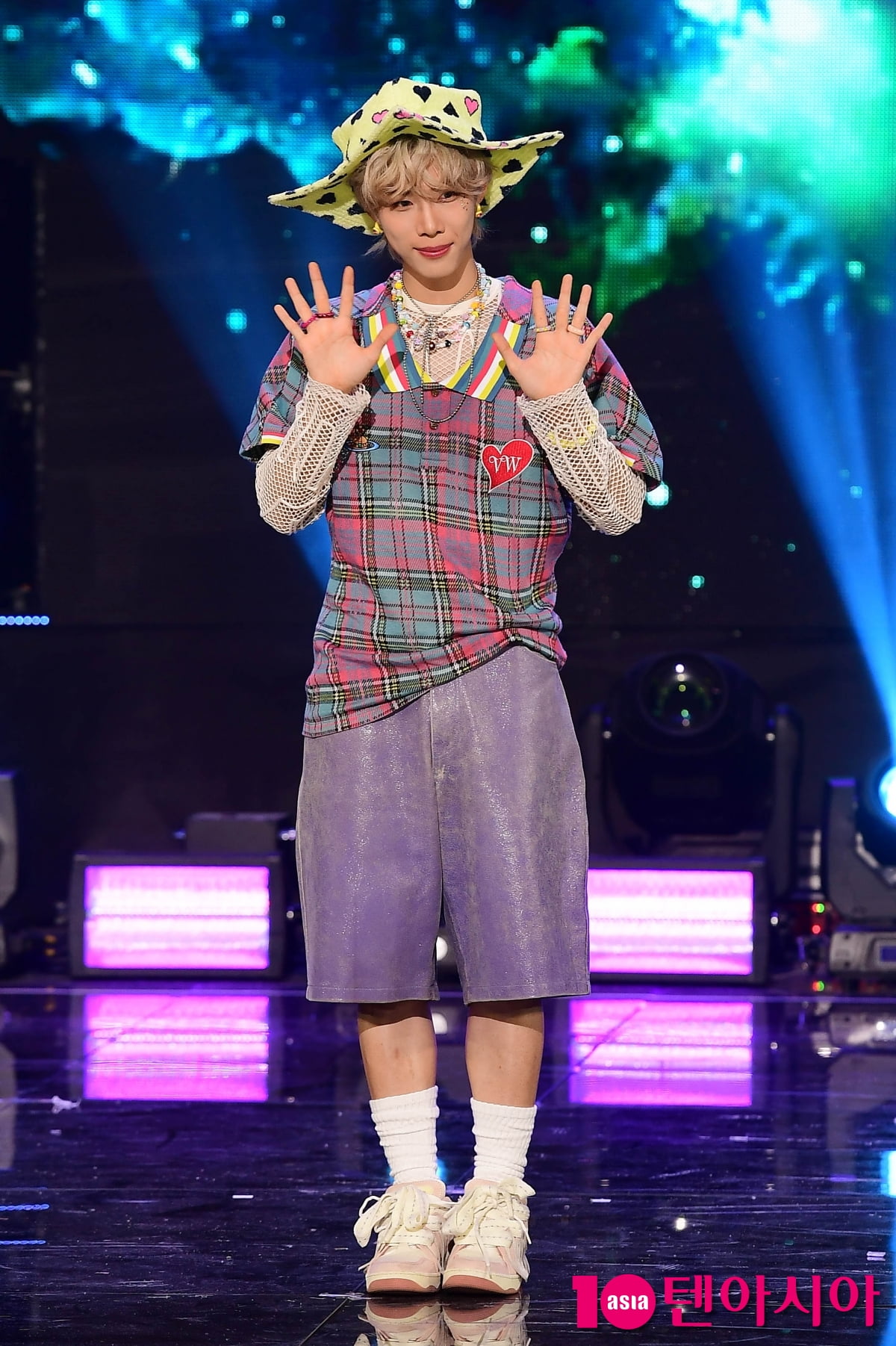 [TEN포토]엔싸인 로빈 '앙증맞은 모자'