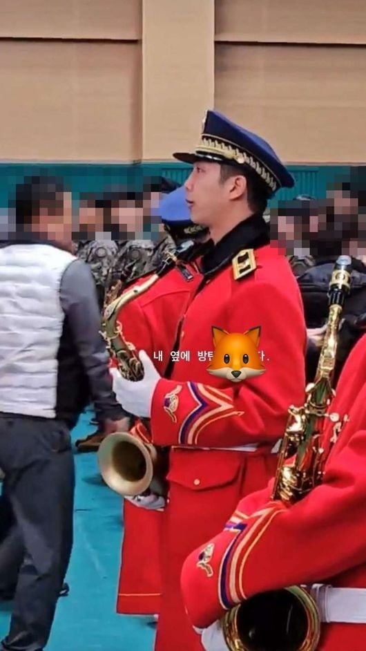 군악대가 된 그룹 방탄소년단 RM/사진 = 인터넷 커뮤니티