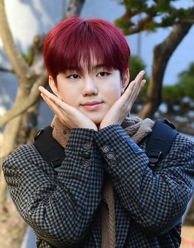 [TEN포토]이븐 박지후 '빨간 장미 한송이'