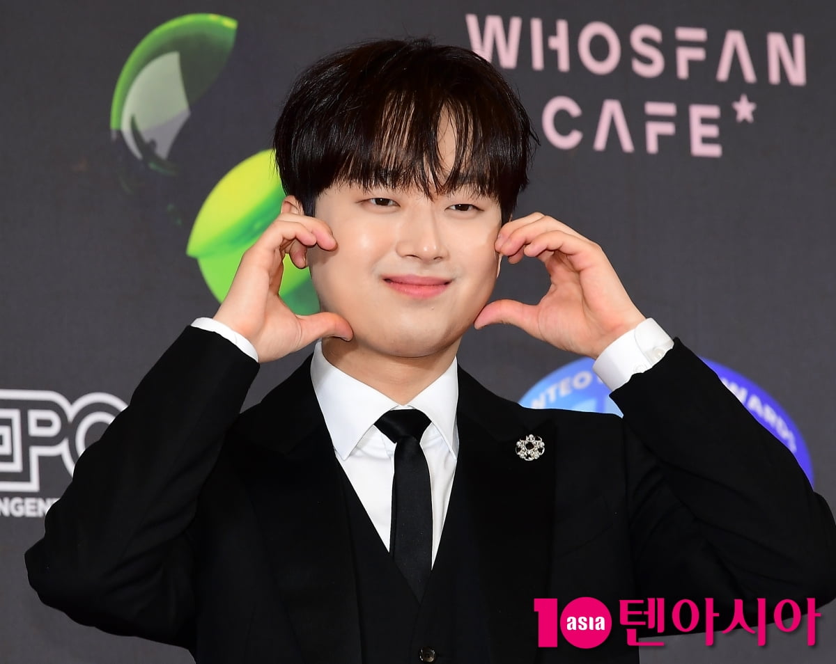 [TEN포토]이찬원 '하트도 잘생김'
