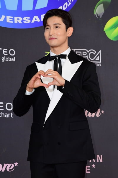 [TEN포토]최강창민 '내일은 내 생일'