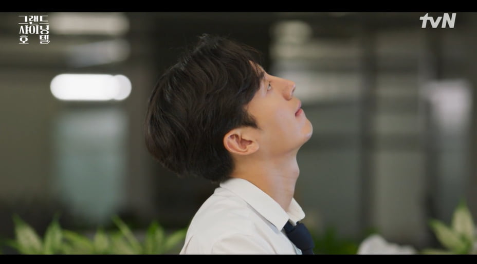 사진=tvN X TVING O'PENing(오프닝) 시리즈 '그랜드 샤이닝 호텔' 방송 캡처본.