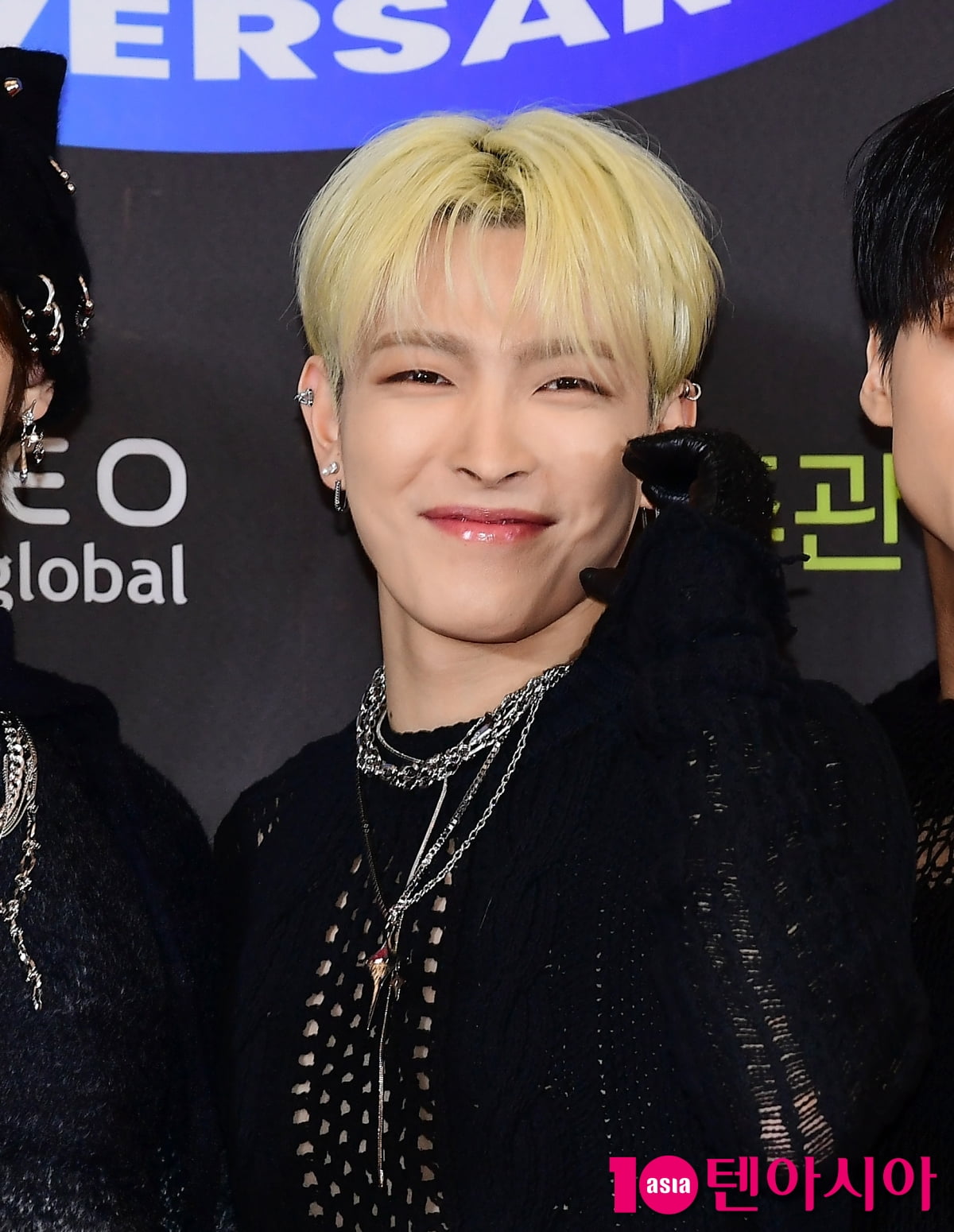 [TEN포토]에이티즈 홍중 '찬란한 비주얼'