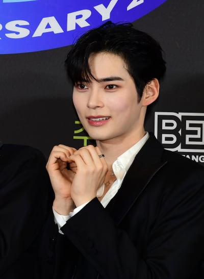 [TEN포토]제로베이스원 성한빈 '인간 탄산음료 비주얼...톡 쏘네'