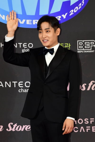 [TEN포토]박재정 '잠시 안녕 군대가요'