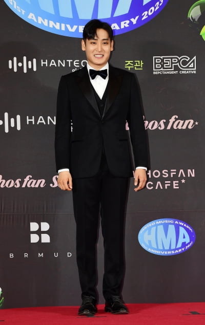 [TEN포토]박재정 '멋진 수트핏'