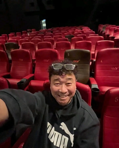 강원래, '휠체어 거부' 극장 재방문…영화 '건국전쟁' 관람 인증 [TEN이슈]