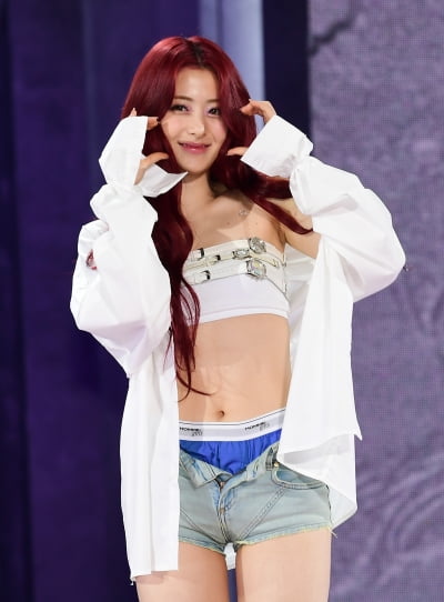 [TEN포토]르세라핌 허윤진 '인어공주 미소'