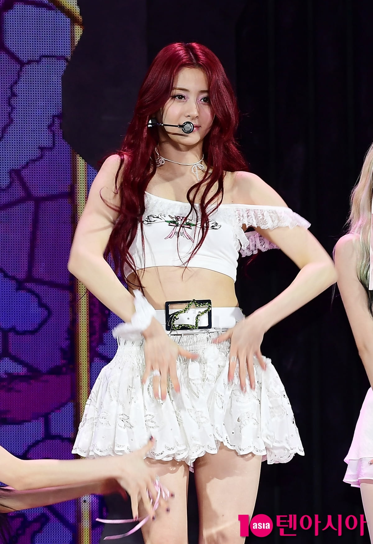 [TEN포토]르세라핌 허윤진 '시원하게 어깨 드러내고'
