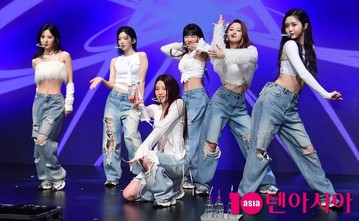 [TEN포토]트라이비 '수록곡 'RUN' 무대'